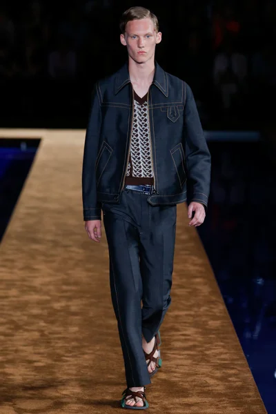 Look 23